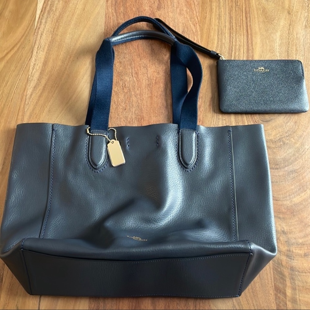 Like new Coach Derby tote and wristlet set